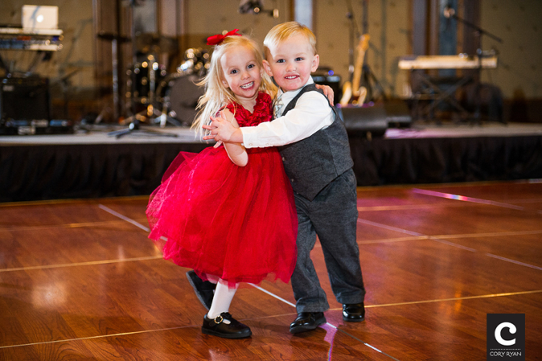 twin toddlers dancing