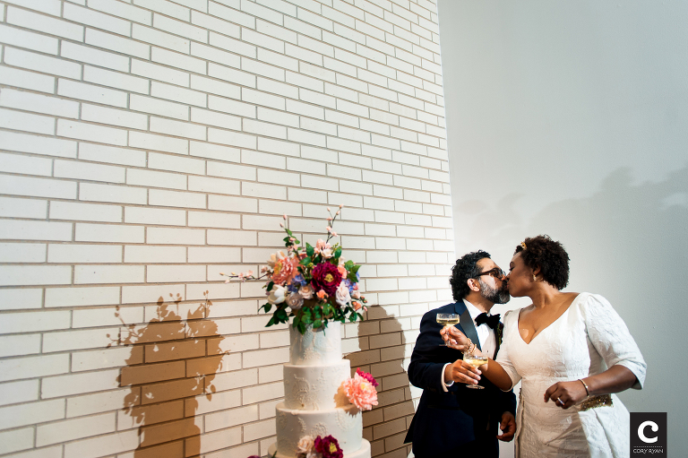 cutting the cake kiss
