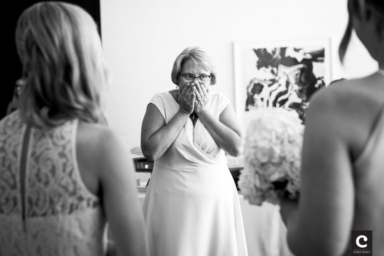 candid wedding photographer