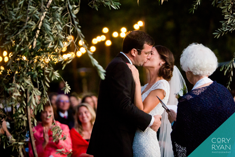 unique view of the kiss